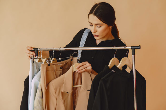 mujer buscando su estilo