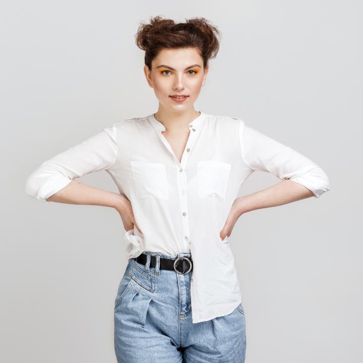 5 maneras de combinar una camisa blanca para verte fabulosa en una sesión de fotos