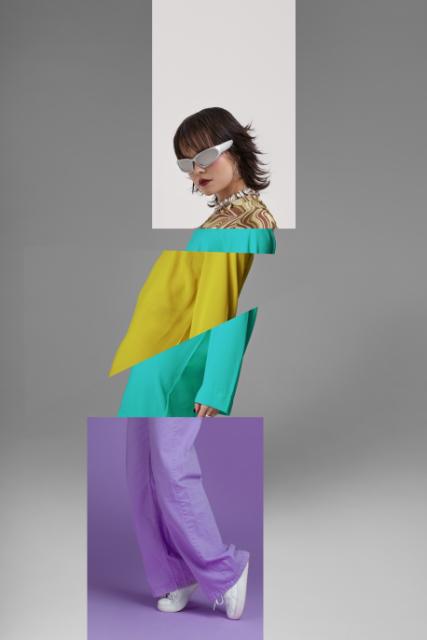 como combinar prendas de colores en una sesión de fotos.